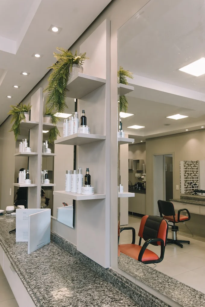Salão de Beleza em Formosa - Ziláh Formas & Fios com Mechas, Corte e Escova Salão de Beleza em Formosa - Ziláh Formas & Fios com Mechas, Corte e Escova